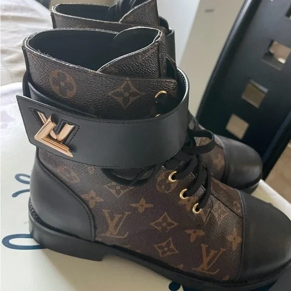 🤎BEAUTIFUL🤎Louis Vuitton Wonderland Flat Ranger Boots - Picture 1 of 12